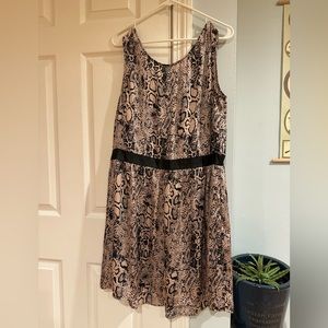 Silky animal print dress with pockets!